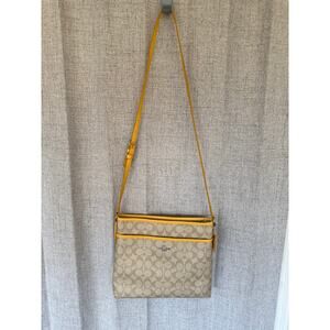 Vintage Coach Leather Logo Tan and Beige Shoulder bag